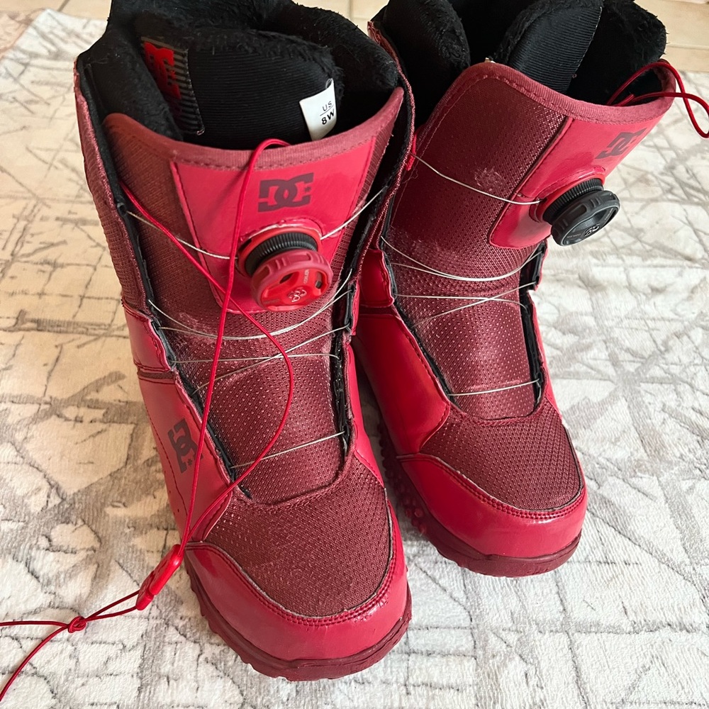 DC Shoes snowboard boots US8